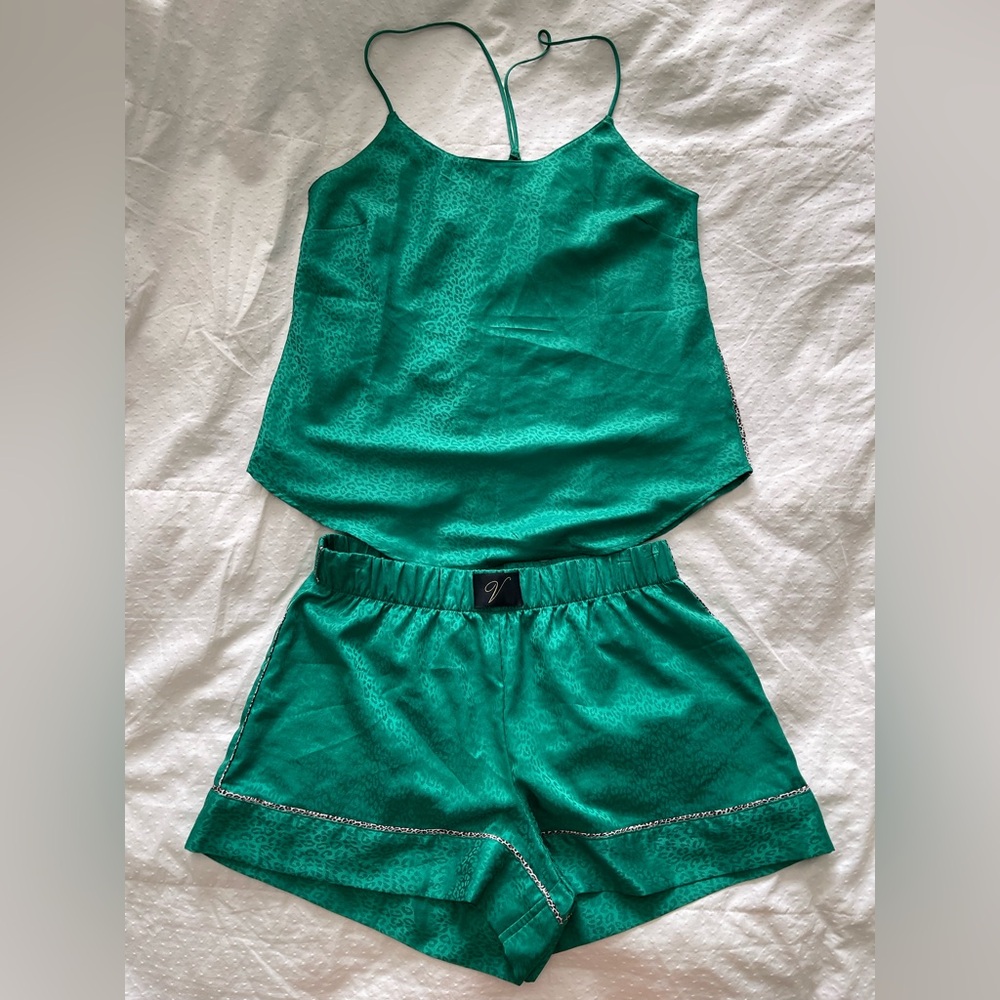 Victoria's Secret Green Leopard Pattern Cami And Boxy Short
Pyjama Set Size XS